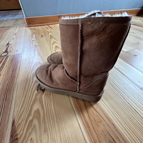 Ugg classic short  brown bootie size 7 - Picture 2 of 7